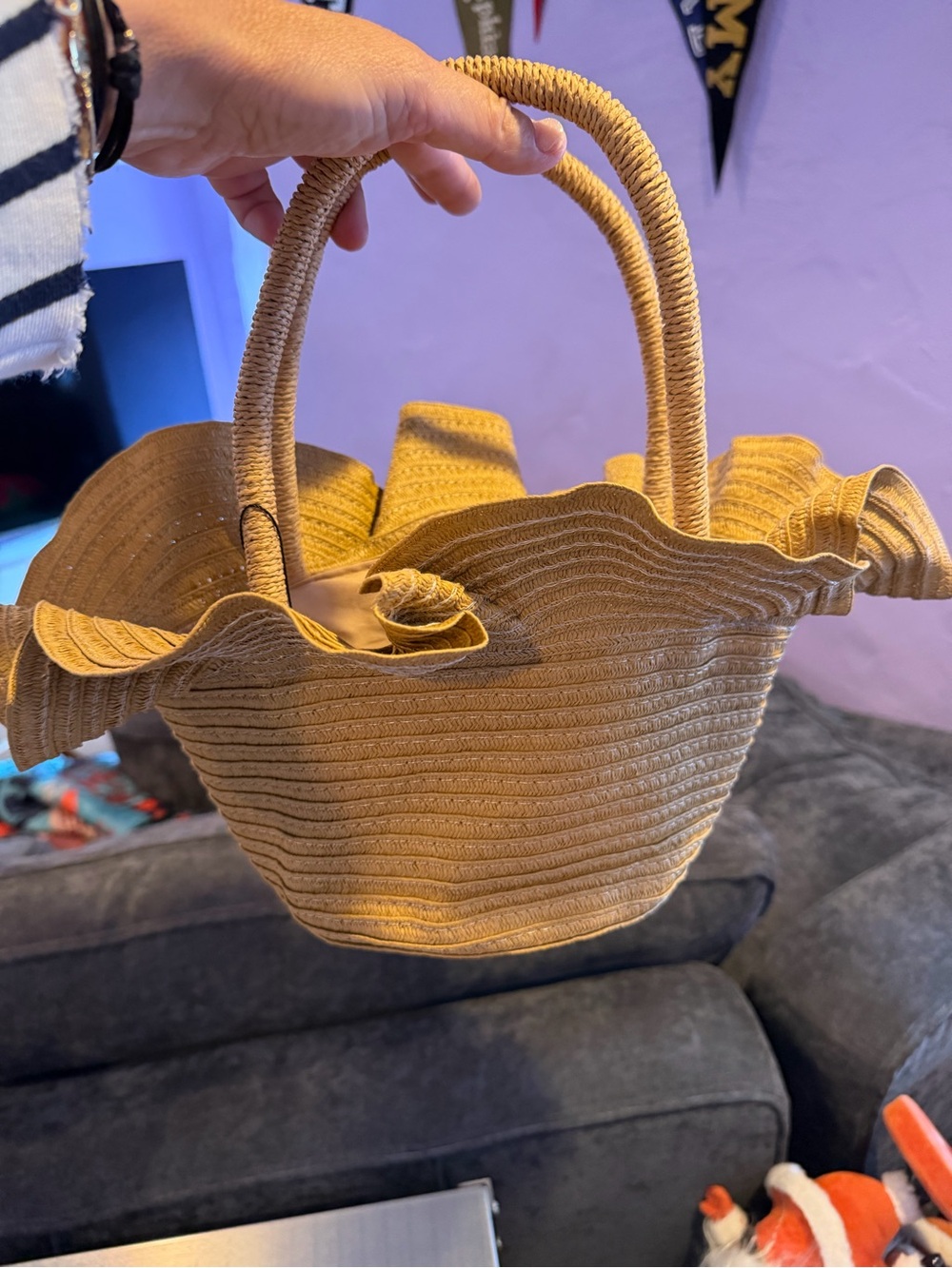 Ruffled Straw Tote Ban